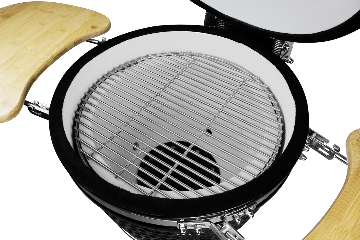 Kamado Moe Classic 18″ Black — Cooking grid and ceramic interior.