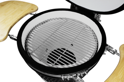 Kamado Moe Classic 18″ Black — Cooking grid and ceramic interior.