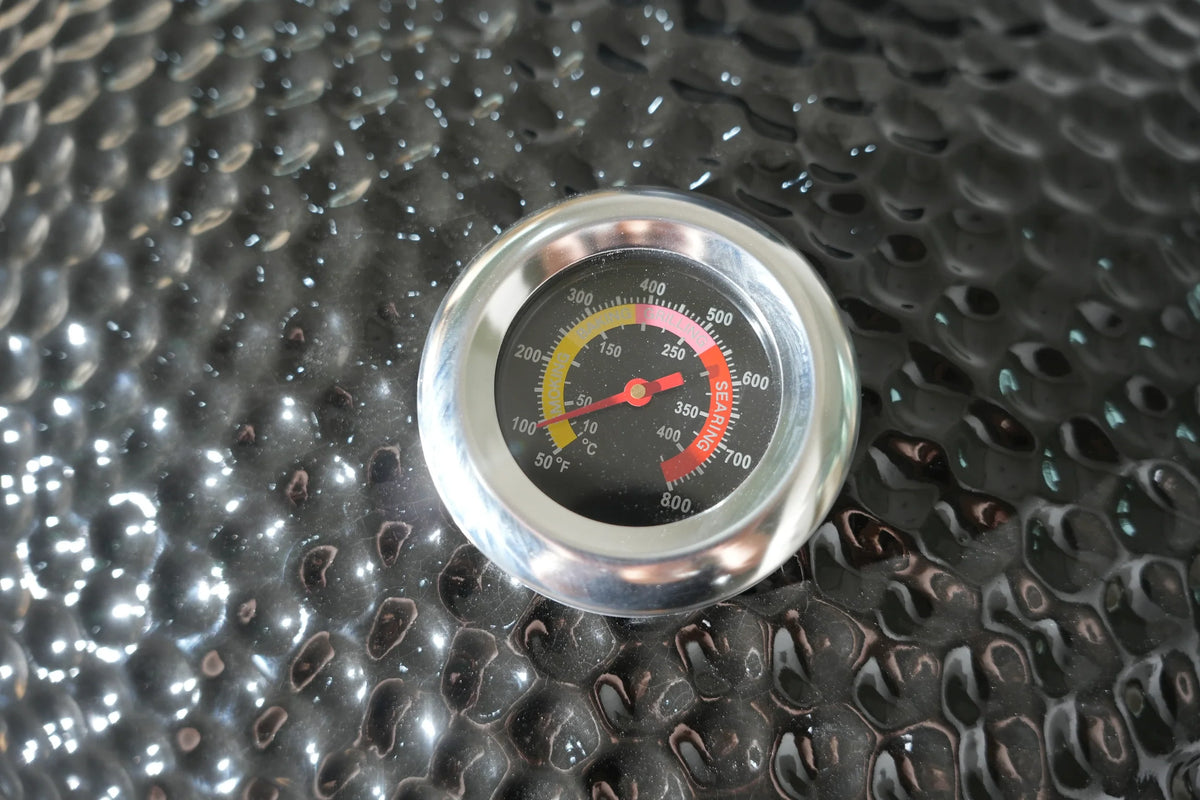 Kamado Moe Classic 29″ Black — Temperature gauge and ceramic finish.