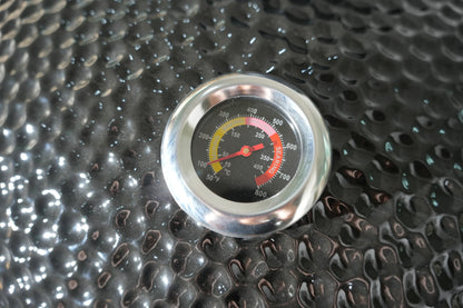 Kamado Moe Classic 29″ Black — Temperature gauge and ceramic finish.